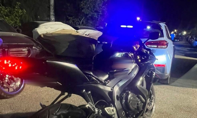 Βάρκιζα: Συνελήφθη 24χρονος για αυτοσχέδιο αγώνα με μοτοσικλέτα