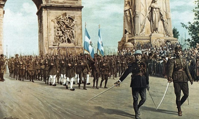 Μοναδικό: Ελληνικό άγημα παρέλασε σήμερα στην Αψίδα του Θριάμβου στο Παρίσι, όπως το 1919