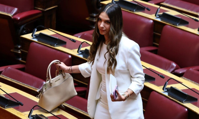 Μυρτώ Κοροβέση: Ορκίστηκε η νεότερη βουλευτής του ελληνικού κοινοβουλίου