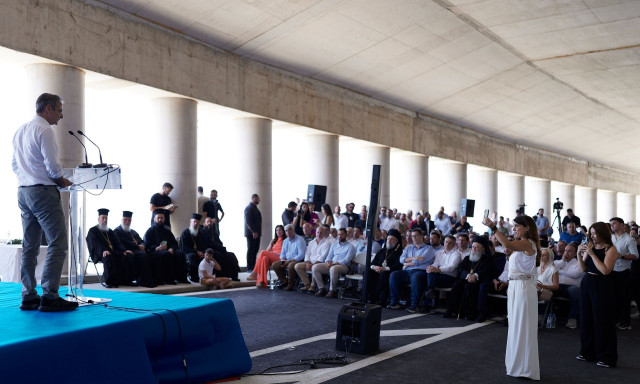Εγκαινίασε τον δρόμο Ροβιές – Ήλια ο Μητσοτάκης: Κάθε φορά που περνούσαμε κάναμε το σταυρό μας