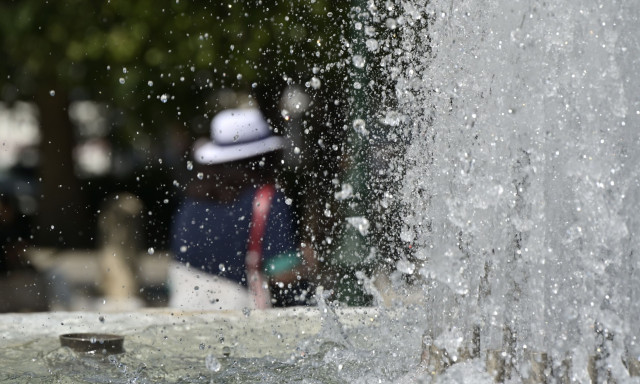 Καιρός: Στους 39 βαθμούς ανεβαίνει το θερμόμετρο με βροχές στα ορεινά ηπειρωτικά
