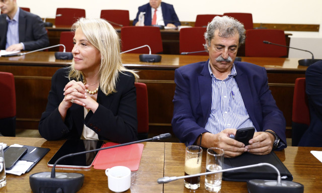 Απόσυρση Δούρου από την διεκδίκηση της ηγεσίας του ΣΥΡΙΖΑ, ζητεί η πλευρά Πολάκη