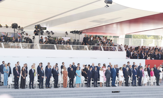 Με Dior στους Γάλλους η Κίμπερλυ, Στην Αίθουσα 223 το δράμα του ΣΥΡΙΖΑ, Τους μάλωσε ο Ανδρουλάκης