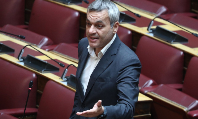 Ξεκίνησε με Μαμουλάκη ο πρώτος γύρος παραιτήσεων των ανεξάρτητων