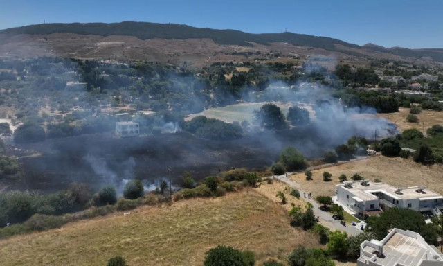 Φωτιά τώρα στην Κω: Η πυρκαγιά είναι κοντά σε σπίτια - Επιχειρούν επίγειες δυνάμεις