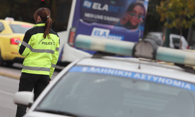 Νέα Σμύρνη: Αναστάτωση στην πλατεία - Αντιδήμαρχος παρεμπόδισε ελέγχους και έβρισε αστυνομικούς