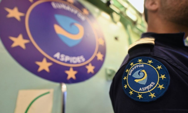 «Ασπίδες»: Η Ελλάδα ανέλαβε τη διοίκηση της επιχείρησης με τον αντιναύαρχο Γρυπάρη
