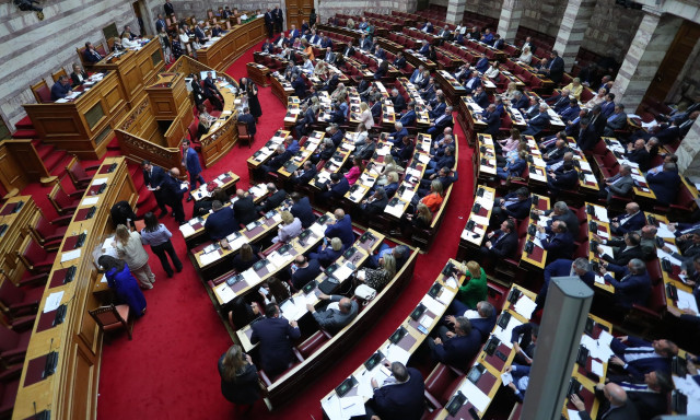 ΟΠΕΚΕΠΕ: Σκληροί τόνοι από την αντιπολίτευση για τις διώξεις στους 4 «γαλάζιους»