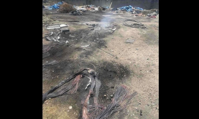 Φυλή: 25χρονος συνελήφθη επ' αυτοφώρω να βάζει φωτιά σε καλώδια μέσα σε οικόπεδο