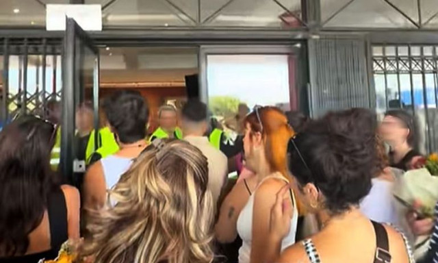 ΑΠΘ: Άφησαν συγγενείς φοιτητών εκτός ορκωμοσίας - Απαιτούνταν πρόσκληση με QR για να εισέλθουν