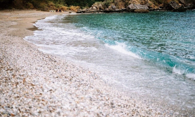 Τρεις παραλίες μόλις μία ώρα από την Αθήνα