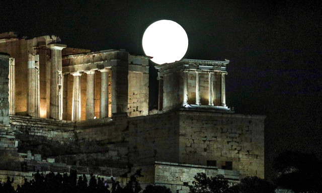 Πανσέληνος: Πότε θα φωτίσει το φεγγάρι τον ουρανό τον Ιούλιο