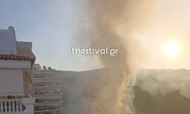 Συναγερμός για φωτιά σε μονοκατοικία στην Άνω Τούμπα - Σώθηκε ένας ηλικιωμένος από την πυροσβεστική 