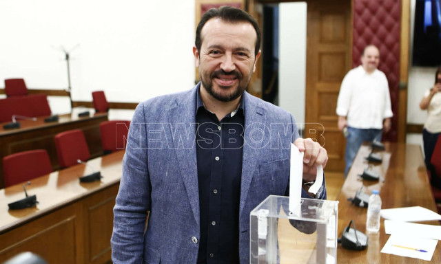 ΣΥΡΙΖΑ: Ψήφισαν 6 από τους 8 βουλευτές για τη νέα πρόεδρο της ΚΟ – Ανοιχτή έως τις 11:00 η κάλπη