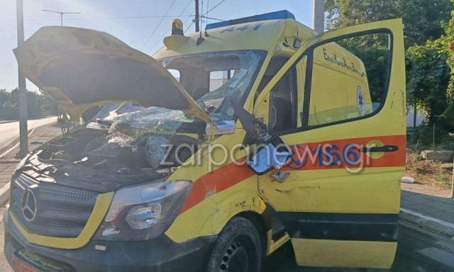 Χανιά: Η στιγμή που το ασθενοφόρο τουμπάρει μετά τη σφοδρή σύγκρουση με το αυτοκίνητο