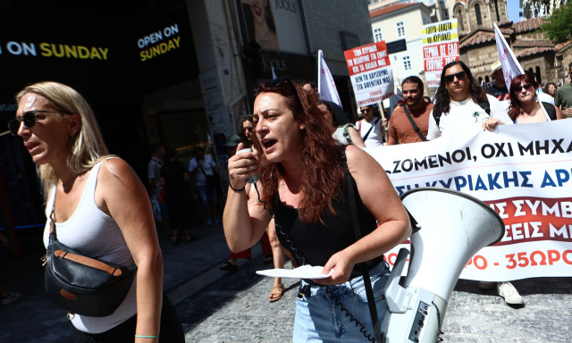 Σε εξέλιξη η πανελλαδική απεργία στο εμπόριο - Αντιδράσεις για την κυριακάτικη λειτουργία της αγοράς