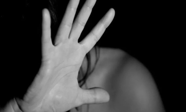 Νέο ενδοοικογενειακό επεισόδιο στην Κρήτη: Τη χτύπησε με μανία μπροστά στα μάτια του 3χρονου παιδιού