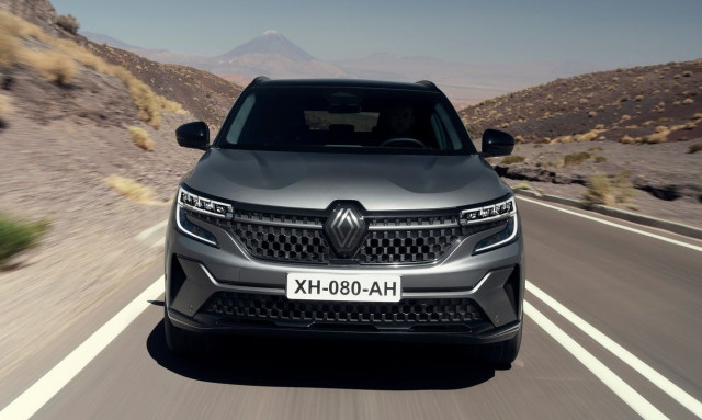 Η Renault μειώνει τις τιμές σε Captur και Austral