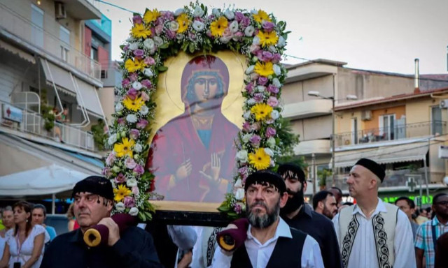 Ξεσπά ιερέας για κλήσεις που «έκοψε» η αστυνομία σε πιστούς ανήμερα της Αγίας Μαρίνας στην Ηλιούπολη