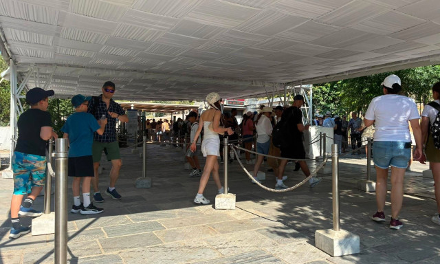 Ακρόπολη - Επίθεση με μαχαίρι: Πριν από λίγες εβδομάδες νοσηλεύτηκε στην Ψυχιατρική του Γεννηματάς