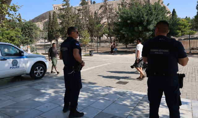 Ακρόπολη - επίθεση με μαχαίρι: Ποινική δίωξη για απόπειρα ανθρωποκτονίας στον 60χρονο