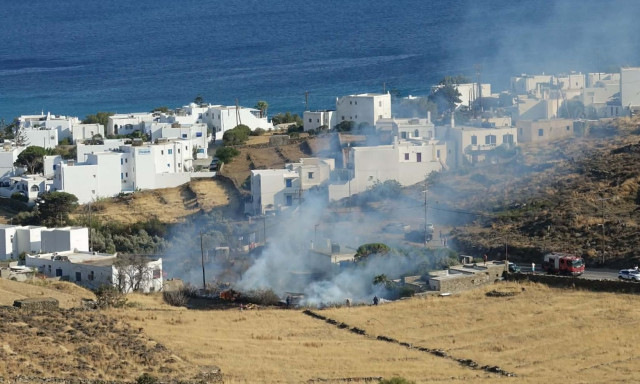 Φωτιά στην Τήνο