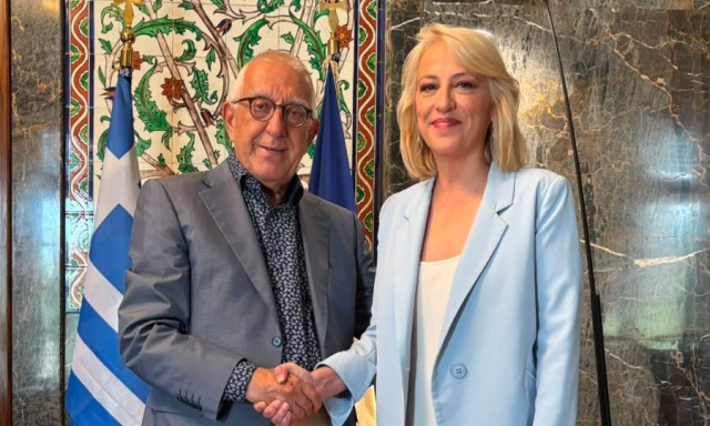 Δούρου προς Κακλαμάνη: Θα δώσουμε μάχη απέναντι στην απαξίωση των κοινοβουλευτικών θεσμών