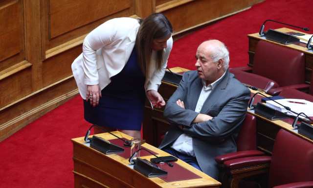 Εκτός ορίων η κόντρα Κωνσταντοπούλου - ΚΚΕ: «Στο τέλος του κατήφορου ο βούρκος»- «Αφήνετε σκουπίδια»