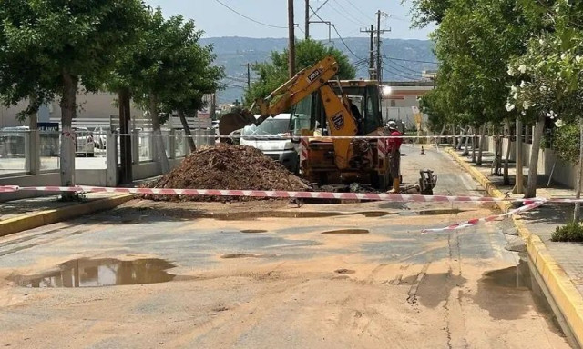 Ηράκλειο: Σοβαρή βλάβη στην Αμμουδάρα - Έσπασε ο κεντρικός αγωγός του αποχετευτικού δικτύου