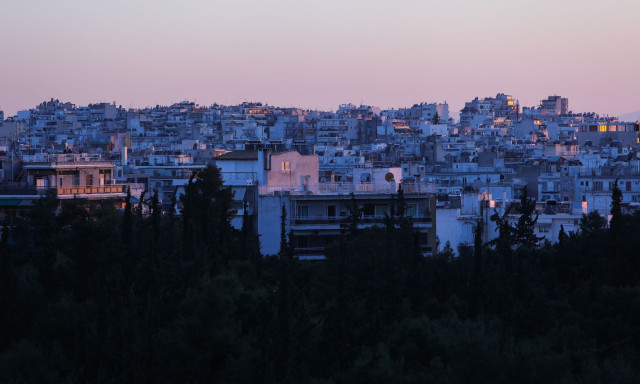 Στεγαστικά δάνεια: Αγωνία για νέα αύξηση επιτοκίων της ΕΚΤ – Πόσο μπορεί να αυξηθεί κάθε δόση