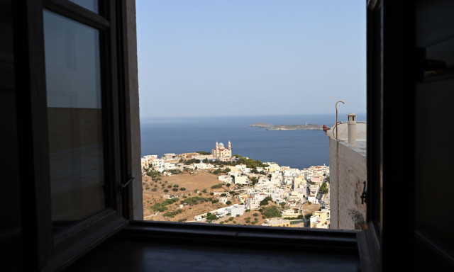 Έγκλημα στη Σύρο: Πώς έγινε ο καβγάς που κατέληξε σε τραγωδία μεταξύ της γυναίκας και του ζευγαριού