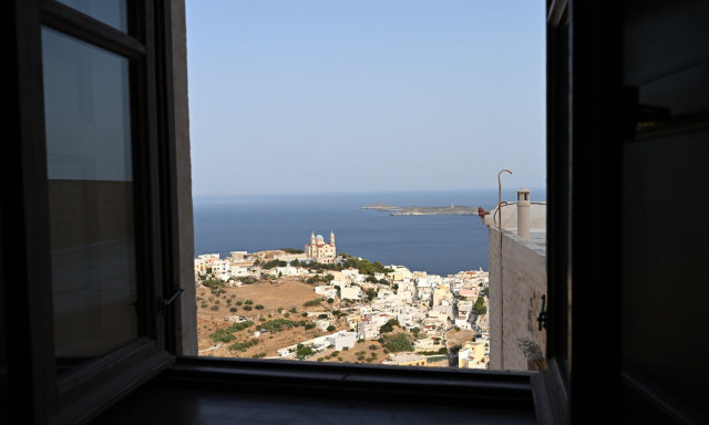Έγκλημα στη Σύρο: Πώς έγινε ο καβγάς που κατέληξε σε τραγωδία μεταξύ της γυναίκας και του ζευγαριού