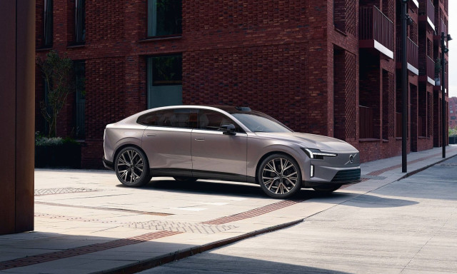 Η Volvo εξετάζει την επιστροφή των sedan και station wagon