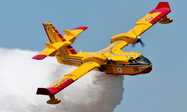 Η Ελλάδα έστειλε στην Ισπανία δύο CL-415 για την αντιμετώπιση των δασικών πυρκαγιών
