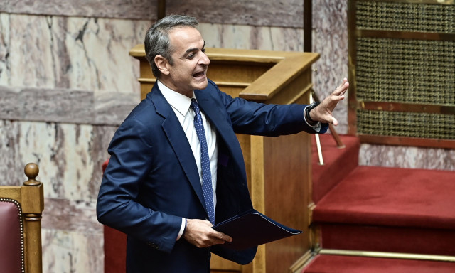 Σκληρό ροκ στη Βουλή: Ο Μητσοτάκης αποδόμησε Ανδρουλάκη και Δούρου
