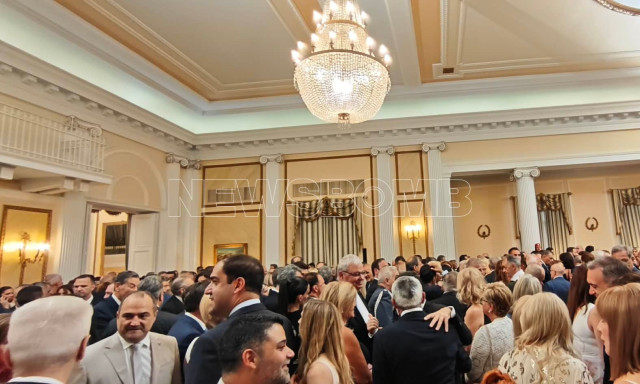 Συνωστισμός στο Προεδρικό για την  Αποκατάστασης της Δημοκρατίας - Η κακοκαιρία άλλαξε τον σχεδιασμό
