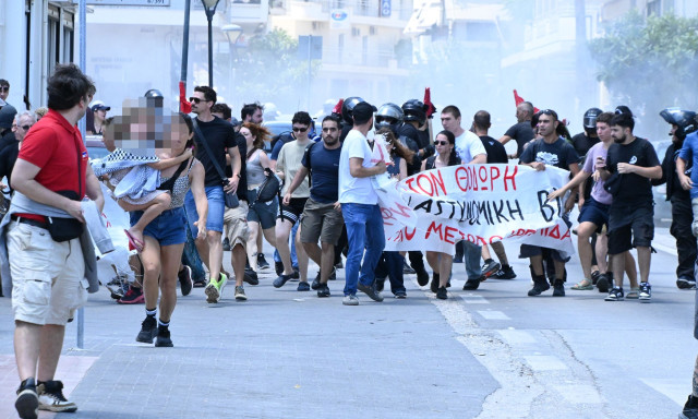 Άργος: Επεισόδια στην πορεία για τον θάνατο του 20χρονου από αστυνομικά πυρά