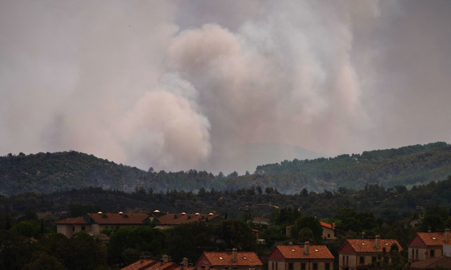 Φωτιά στην Ισπανία: Ένας νεκρός στη Βαλένθια - Ο Σάντσεθ προειδοποιεί για «δύσκολες ώρες μπροστά»