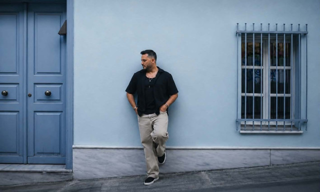 Ο Θέμης Παναγιωτίδης τραγουδάει πως είναι «Καλά»!