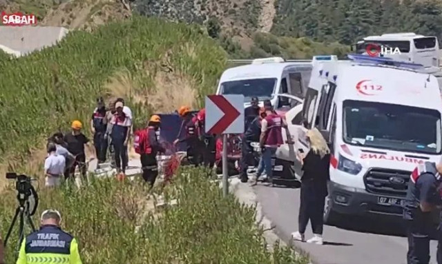 Αυτοκίνητο έπεσε από γκρεμό 400 μέτρων στην Αττάλεια – Πέντε νεκροί και δύο τραυματίες