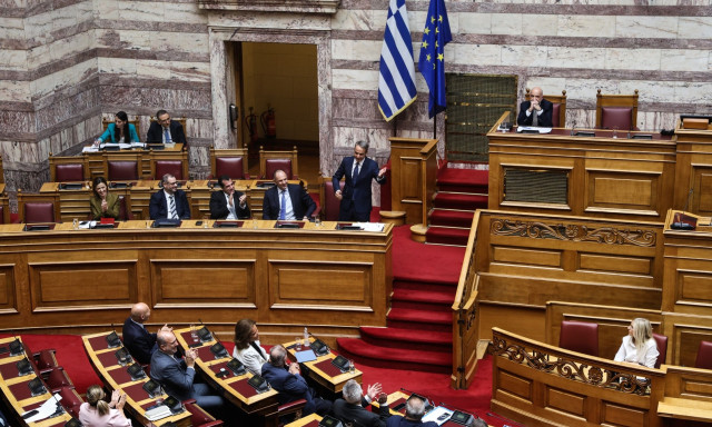 Συνταγματική Αναθεώρηση: Συναίνεση γιοκ για τις 180 ψήφους – «Όνειρο θερινής νυκτός» η μεγάλη συμφωνία - Η ΝΔ πυροβολεί το ΠΑΣΟΚ για άρνηση