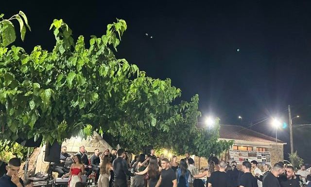 Ρέθυμνο: Η μέλλουσα νύφη πήρε το μικρόφωνο και ξεσήκωσε το χωριό