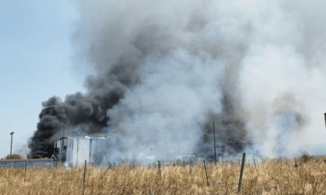 Έκρηξη σε εργοστάσιο στα Εξαμίλια Κορινθίας: Εντοπίστηκε ένας νεκρός