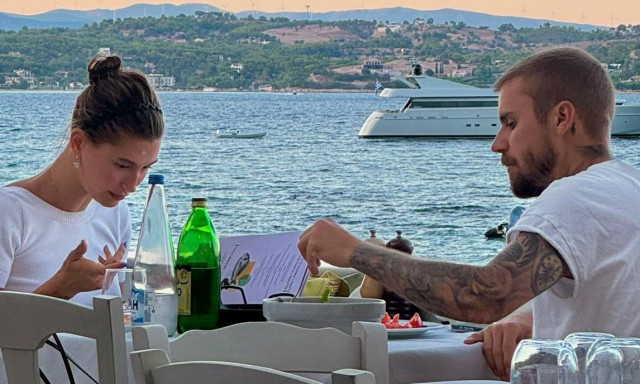 Τζάστιν Μπίμπερ: Μετά το Κρανίδι βρέθηκε στις Σπέτσες μαζί με την σύζυγό του Χάιλι