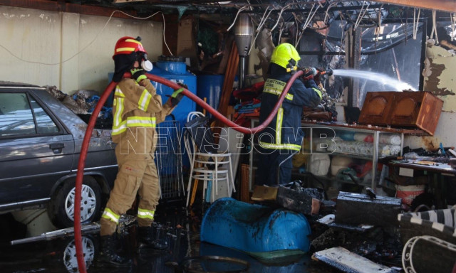 Άνω Λιόσια: Απεγκλωβίστηκαν δύο άτομα από μονοκατοικία - Τυλίχθηκε στις φλόγες το γκαράζ