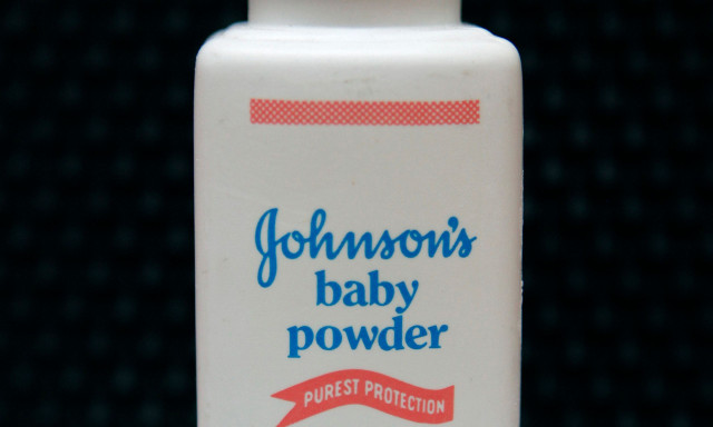 H Johnson & Johnson προσφέρει $5,5 δισ. για να κλείσουν οι υποθέσεις που συνδέουν το βρεφικό ταλκ με καρκίνο