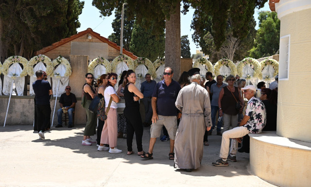 Σύρος: Κηδεύτηκε η 41χρονη διασώστρια - Απολογούνται ο 42χρονος και η σύζυγός του