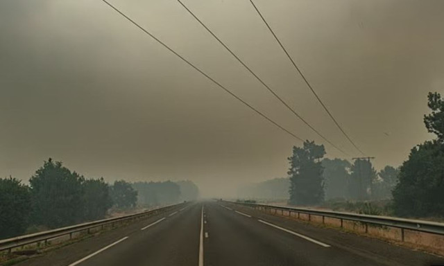 «Ο αυτοκινητόδρομος των εκατομμυριούχων προς την κόλαση»: Η πυρκαγιά στη Γαλλία «καταπίνει» βίλες