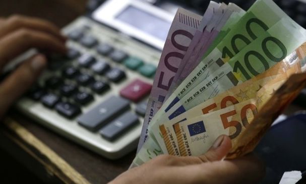 «Δεν τα έστειλε κάτα λάθος, έκανε και δήλωση δωρεάς»: Τι απαντά η ΑΑΔΕ για την ακούσια μεταφορά €51.801 και την φορολόγηση του ποσού