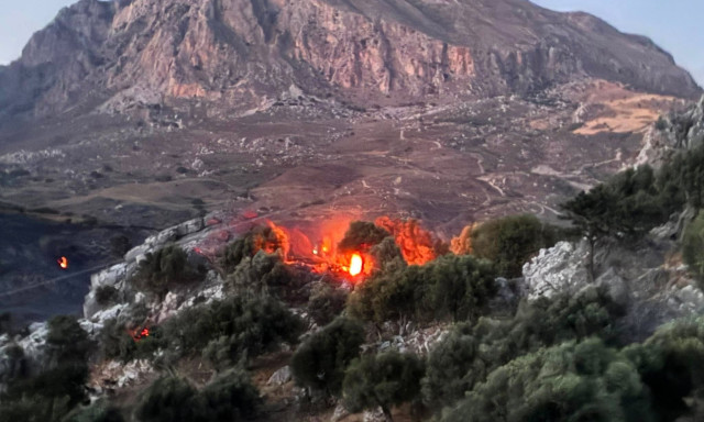Φωτογραφίες και βίντεο από τη φωτιά στο Ρέθυμνο